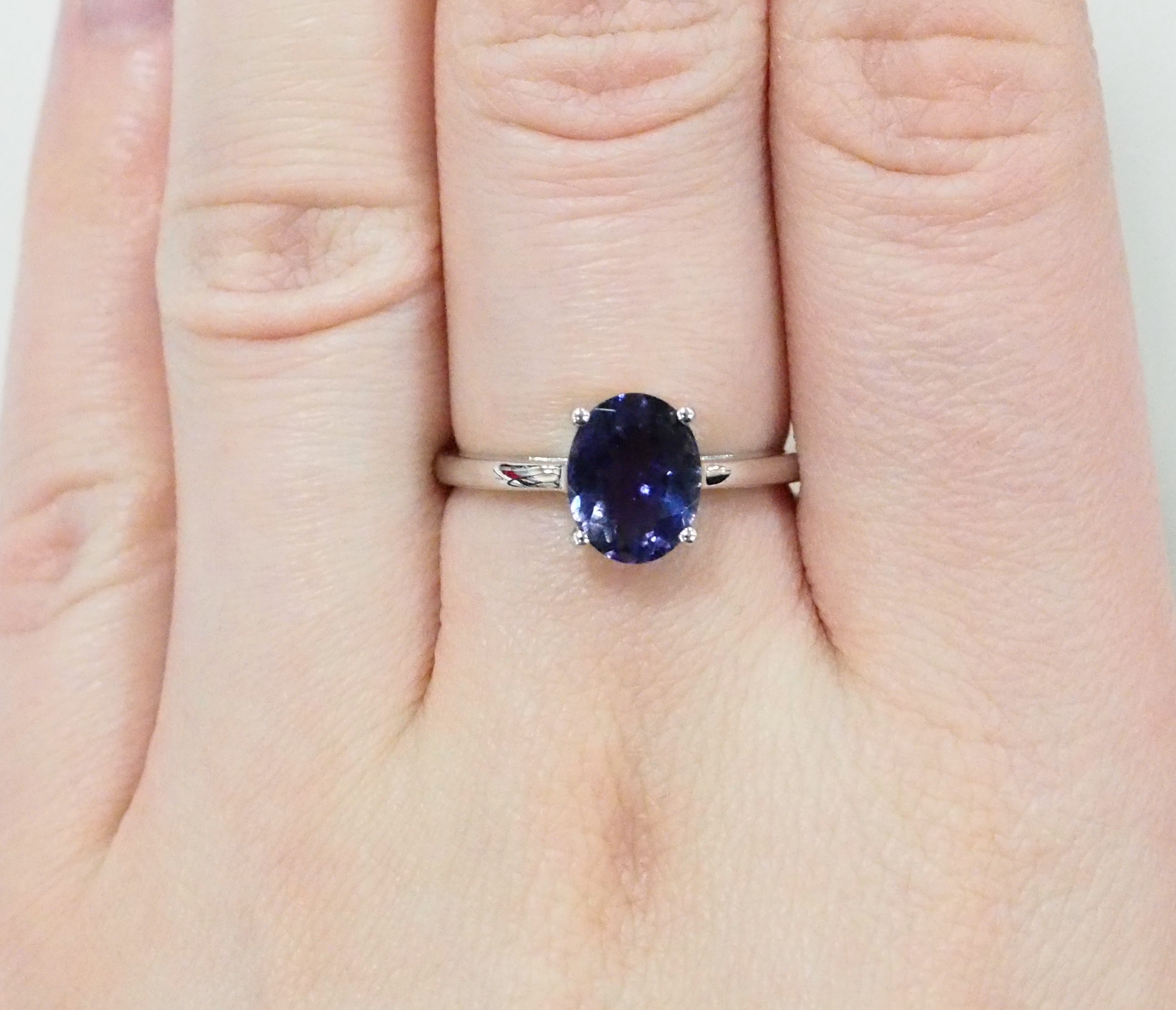 Серебряное кольцо 925 пробы; вставки 1 Иолит 1,4ct;